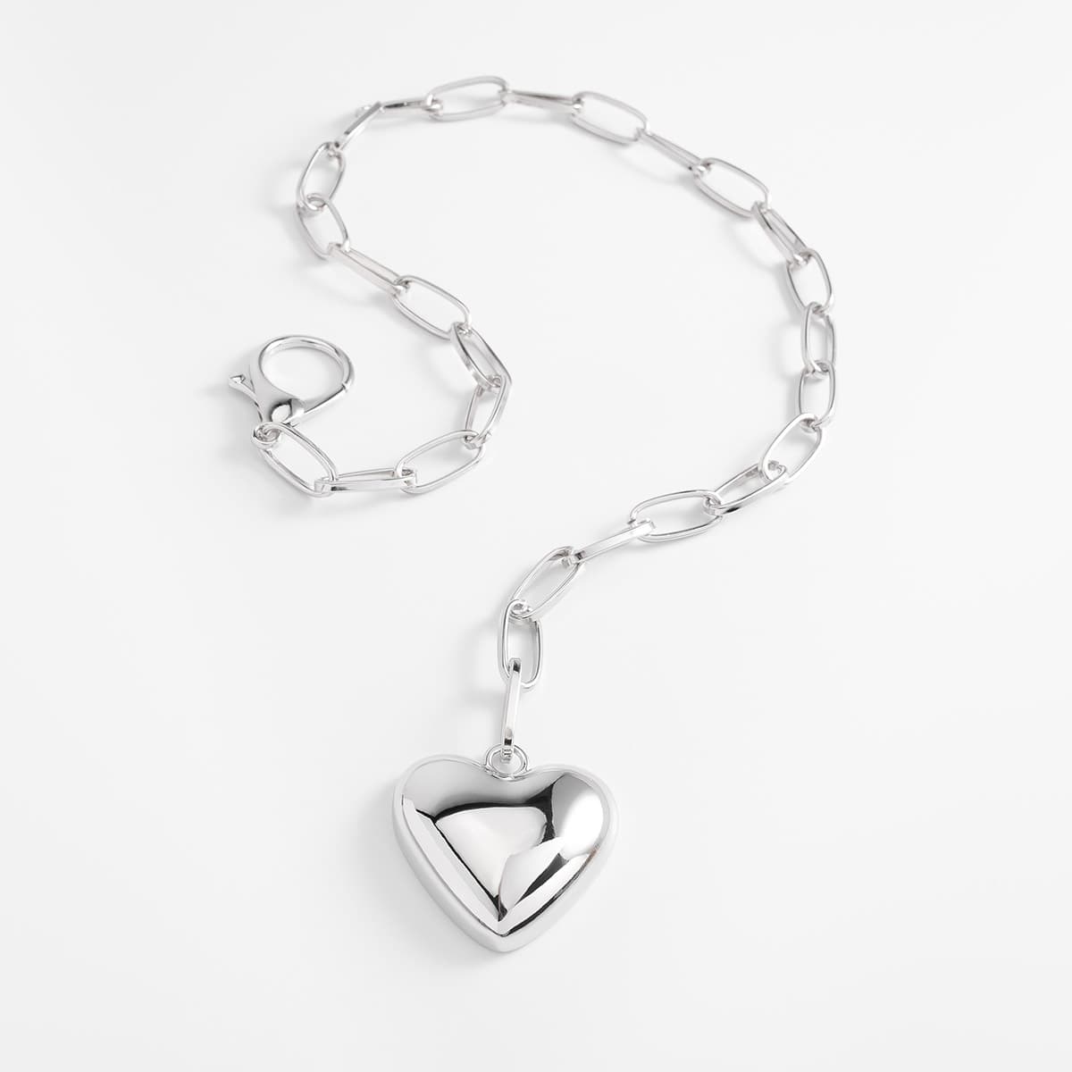 Collar en baño de platino con dije de corazón pulido