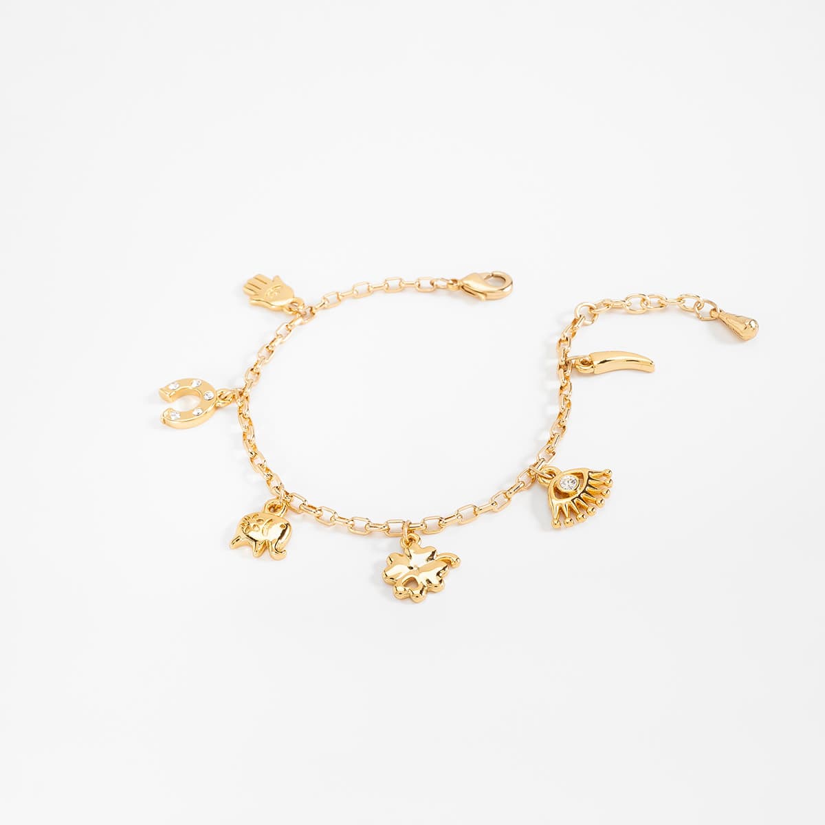 Pulsera en baño de oro con dijes de amuletos y toque brillante